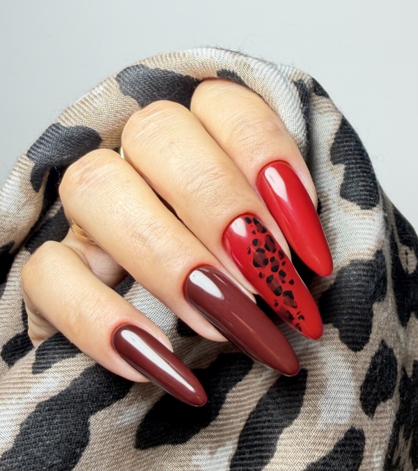 Jesienny manicure w czerwieni, brązie i zwierzęcym akcencie