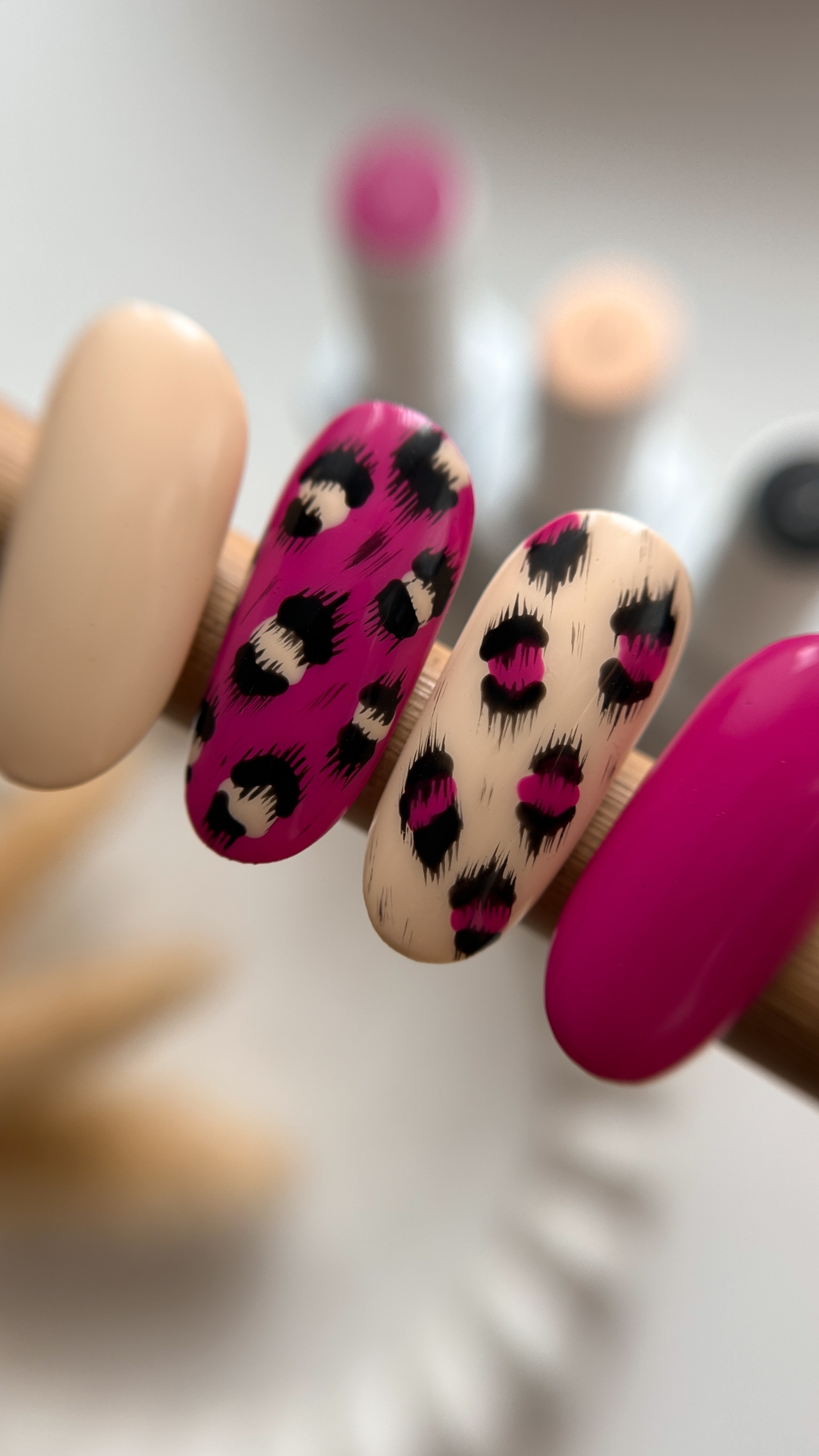 Jesienny NailArt w różu, beżu i animal print - zdjęcie 4