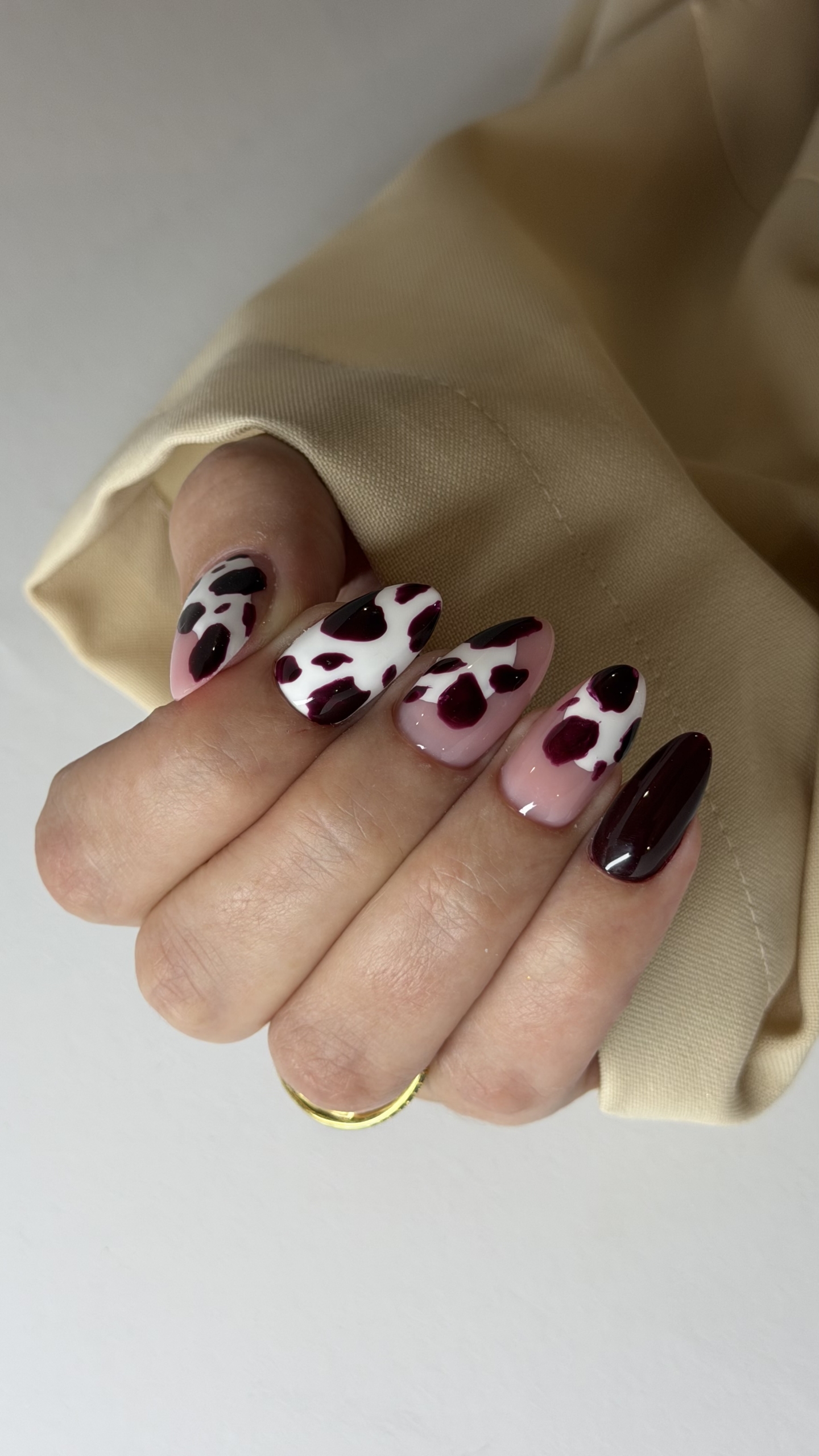 Jesienny manicure w różu, bordo i animal print - zdjęcie 3