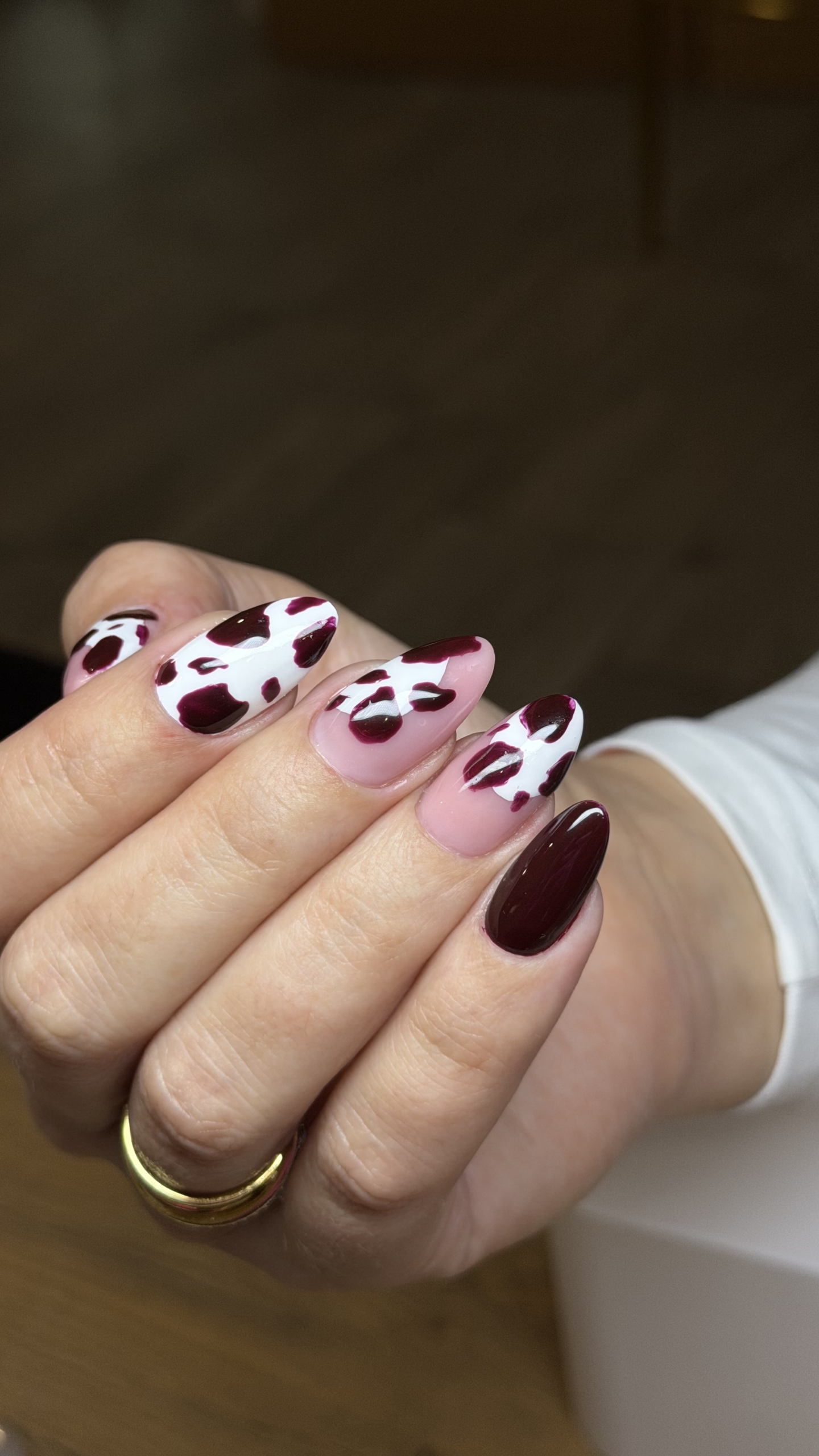 Jesienny manicure w różu, bordo i animal print - zdjęcie 4