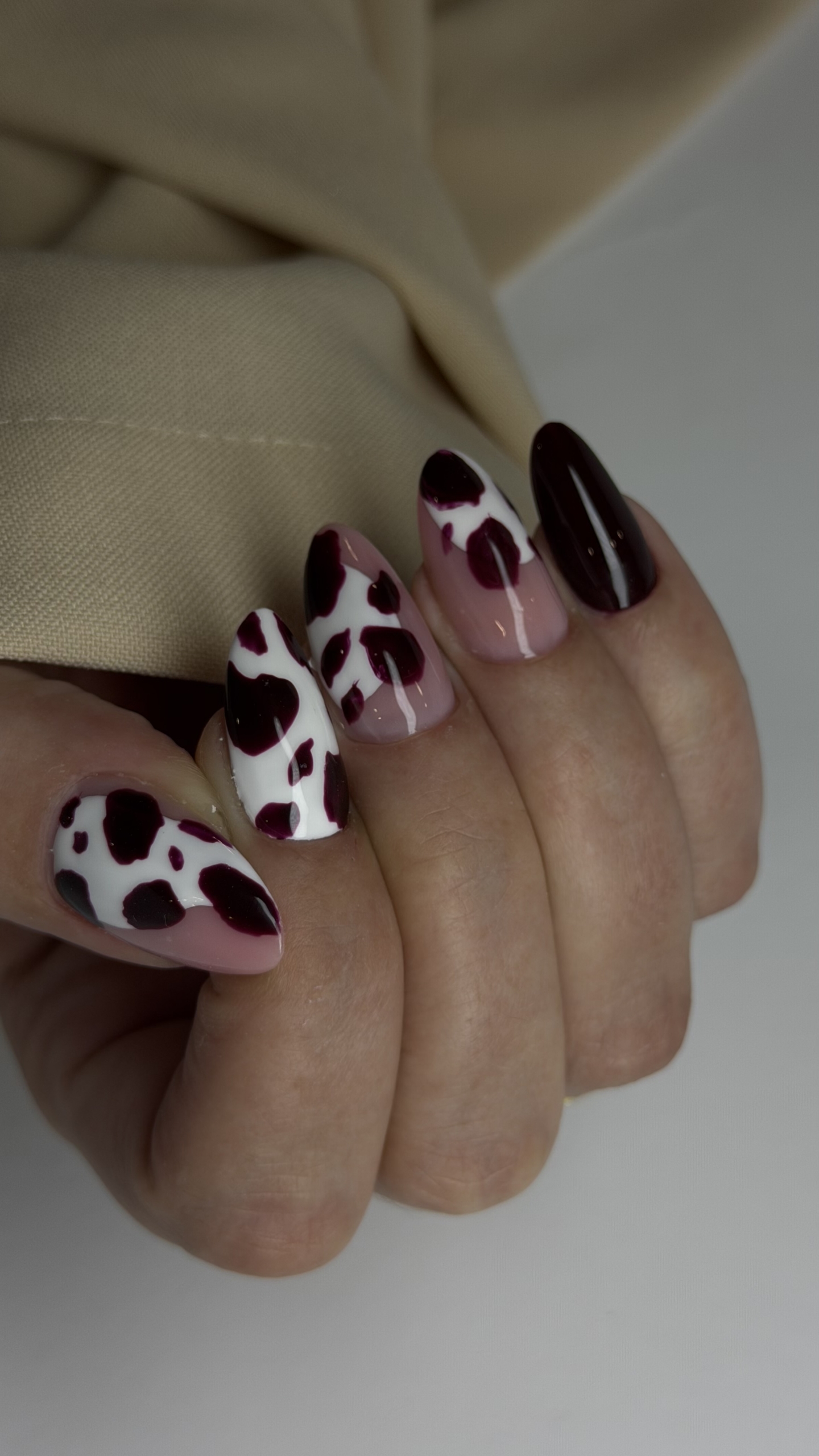 Jesienny manicure w różu, bordo i animal print - zdjęcie 5