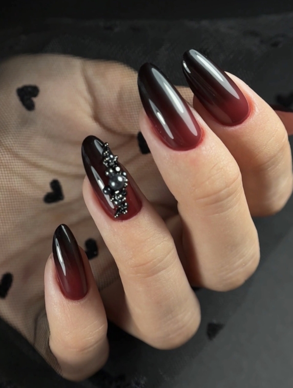 Jesienny manicure ombré w bordo i czerni