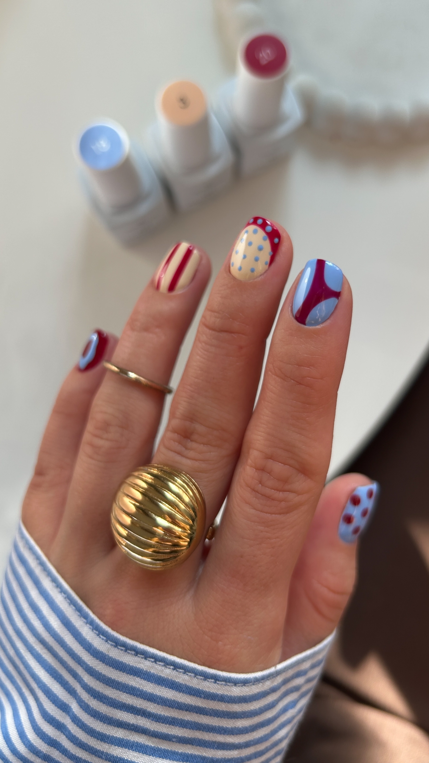 Kolorowy NailArt w błękicie, kremie i różu - zdjęcie 7