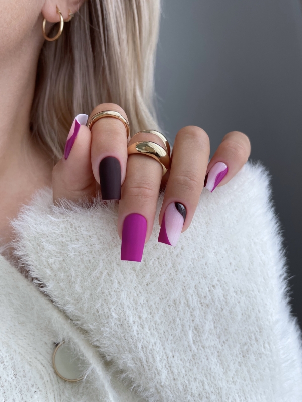 Jesienny NailArt w różu i głębokich akcentach