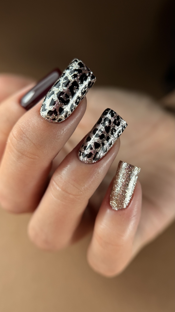 Jesienny NailArt w szampańskim złocie z motywem panterki
