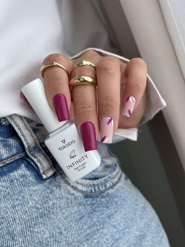 Jesienny NailArt w różu i srebrnym akcencie