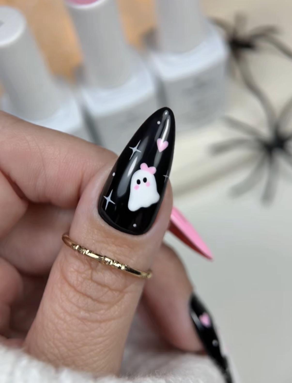 Halloweenowy Nail Art z duszkami i pajęczyną - zdjęcie 3