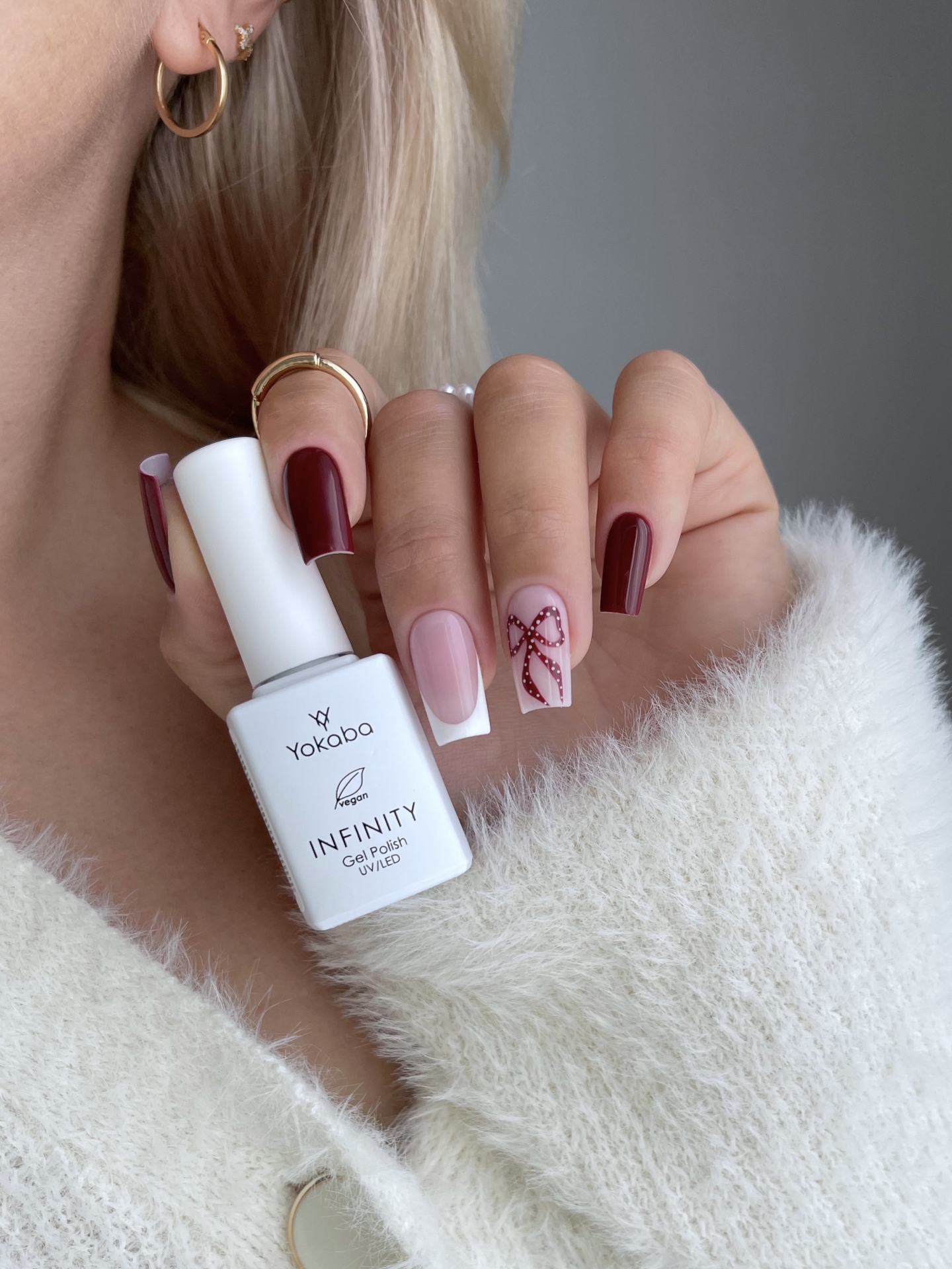 Jesienny manicure z bordo i kokardą - zdjęcie 3