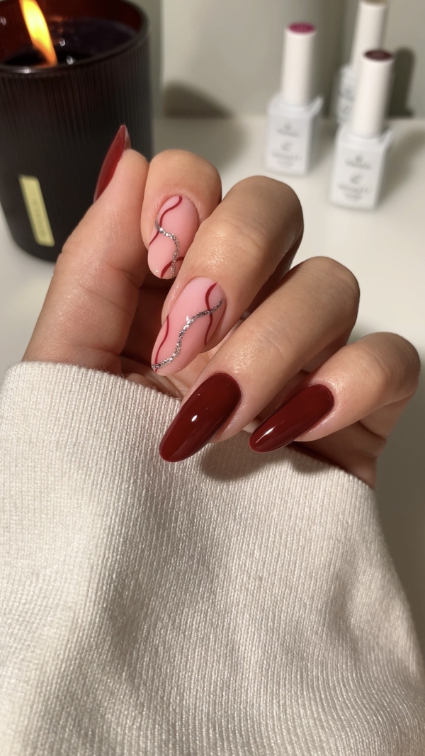 Jesienny manicure w bordo, różu i srebrnym akcencie